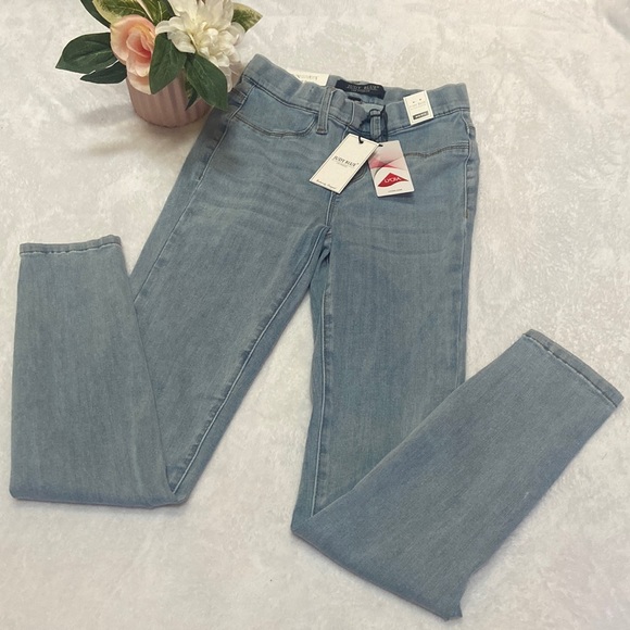 Judy Blue Denim - Judy Blue NWT Size 1/25 Mid Rise Skinny Fit Light Blue Jeans